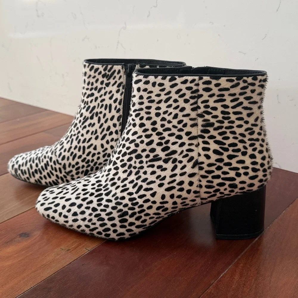 Clarks Women's Sheer Flora‎ 2 animal print Booties 10